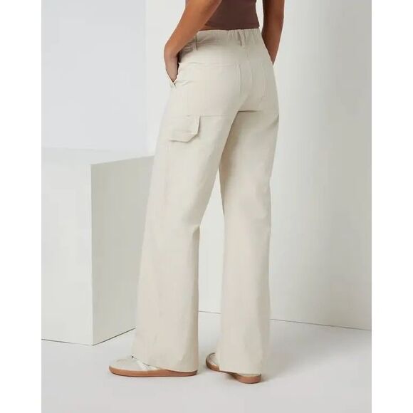 Vuori Getaway Pant in Milkweed - Picture 2 of 6